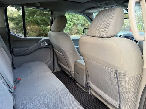 Used 2016 Nissan Frontier SV image 21