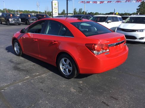 Used 2016 Chevrolet Cruze LT w/ Sun And Sound Package FWD image 3