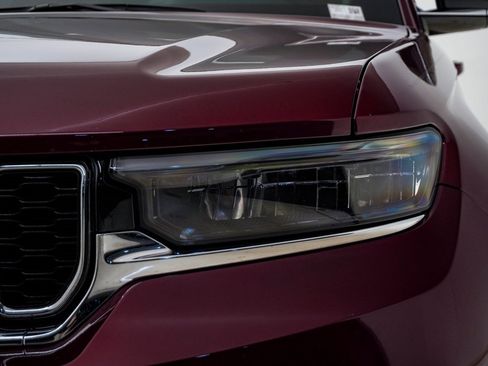 Used 2022 Jeep Grand Cherokee Limited image 7