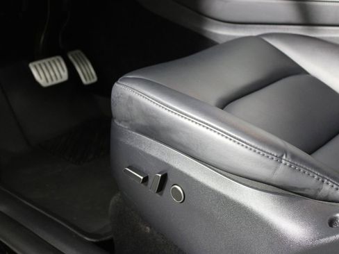 Used 2023 Tesla Model Y Performance image 10