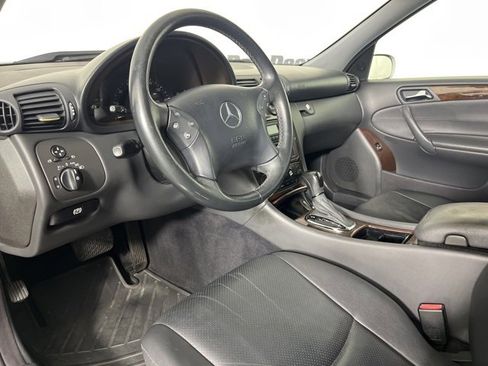 Used 2004 Mercedes-Benz C 240 4MATIC Wagon image 2