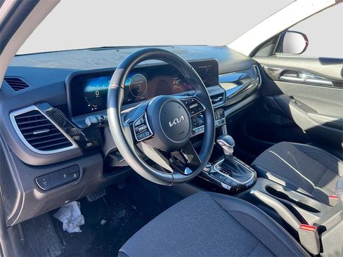 Used 2024 Kia Seltos S image 9