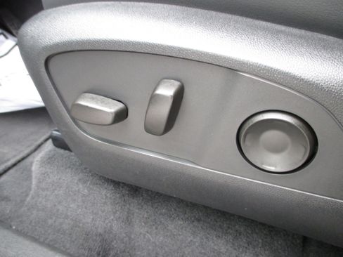 Used 2025 Buick Enclave Sport Touring image 18