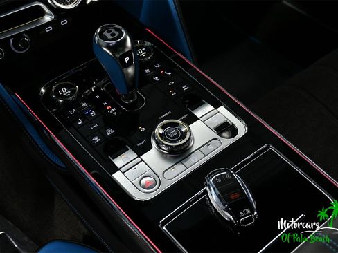 Used 2025 Bentley Flying Spur Plug-In Hybrid image 41