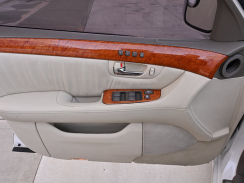Used 2005 Lexus LS 430 RWD image 26
