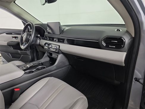 Certified 2025 Honda Pilot Touring image 20
