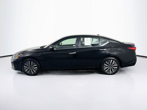 Used 2025 Nissan Altima 2.5 SV FWD image 4