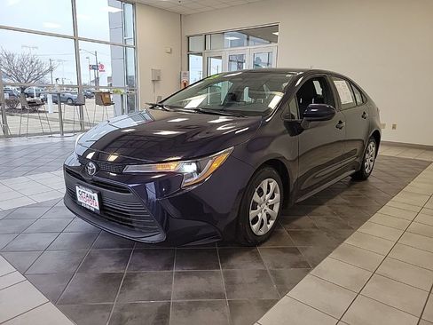 Used 2025 Toyota Corolla LE image 2