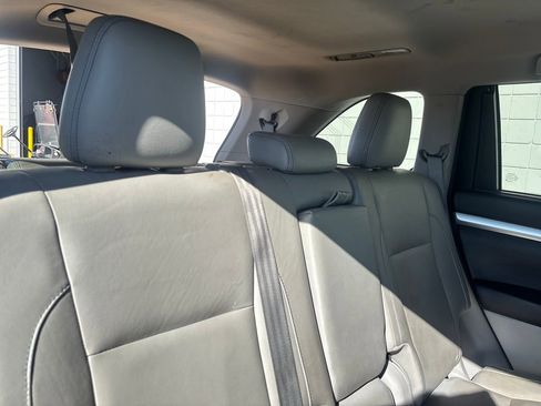 Used 2016 Toyota Highlander XLE image 28