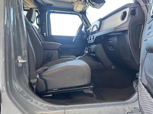 Used 2025 Jeep Wrangler Unlimited Sahara w/ Safety Group image 31