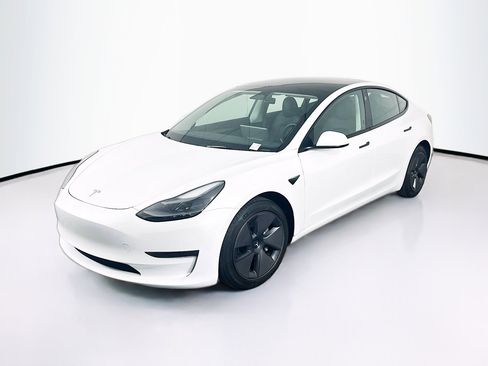 Used 2023 Tesla Model 3 Standard Range RWD image 3