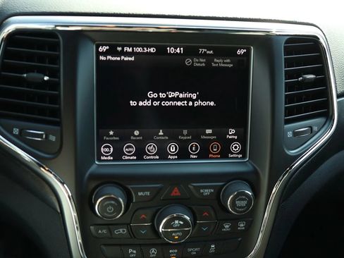 Used 2018 Jeep Grand Cherokee Laredo AWD/4WD image 20