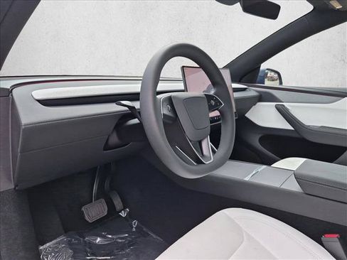 Used 2026 Tesla Model Y 2WD image 10