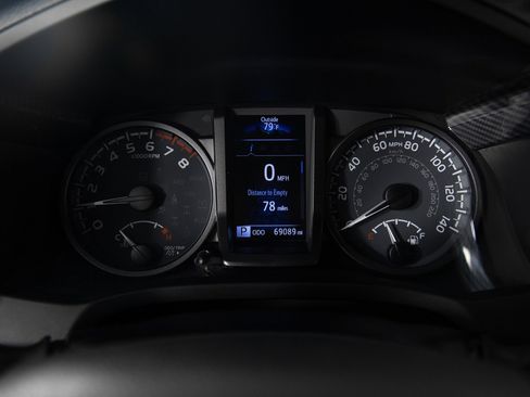 Used 2022 Toyota Tacoma TRD Sport w/ Technology Package image 32