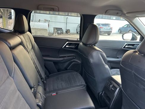 Used 2024 Mitsubishi Outlander SE AWD/4WD image 11