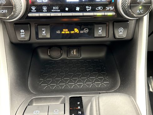 Used 2025 Toyota RAV4 XLE w/ Convenience Package AWD/4WD image 15