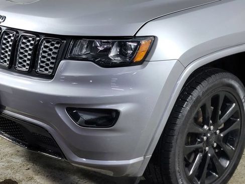 Used 2020 Jeep Grand Cherokee Altitude AWD/4WD image 9