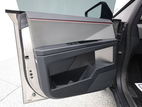 Used 2024 Tesla Cybertruck AWD Crew Cab image 8