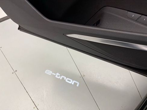 Used 2024 Audi Q8 e-tron Prestige w/ Prestige Package image 20