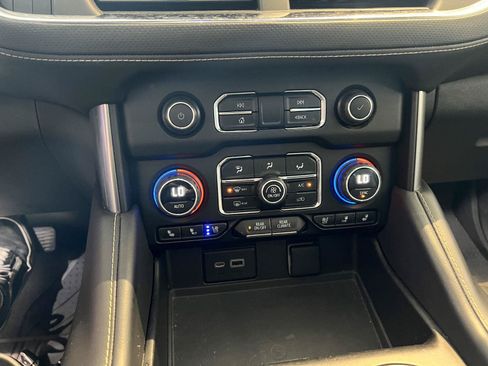 Used 2023 Chevrolet Tahoe Premier AWD/4WD image 43