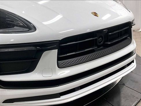 New 2026 Porsche Macan image 32