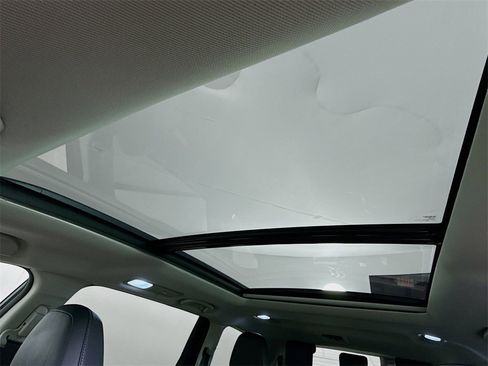 Used 2022 Subaru Ascent Limited w/ Technology Package image 18