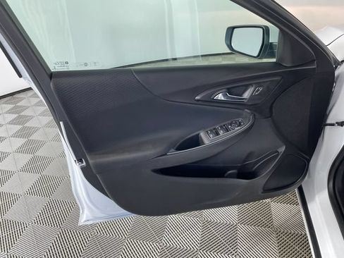 Used 2018 Chevrolet Malibu LT FWD image 15