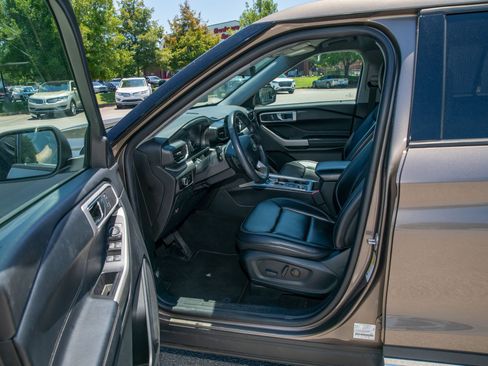 Used 2021 Ford Explorer XLT w/ Equipment Group 202A AWD/4WD image 6