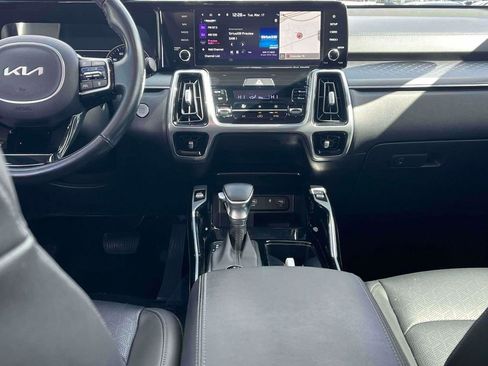 Used 2022 Kia Sorento SX image 3