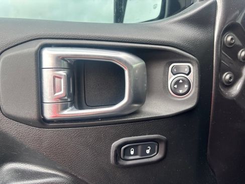 Used 2019 Jeep Wrangler Unlimited Rubicon AWD/4WD image 9