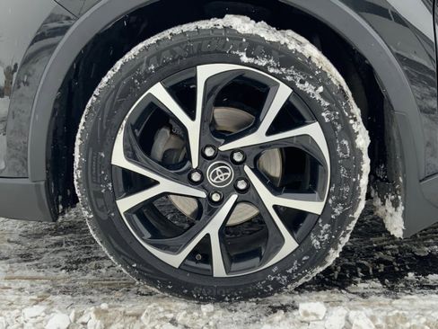 Used 2018 Toyota C-HR XLE image 29