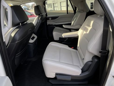 Used 2025 Lincoln Navigator L Reserve image 17