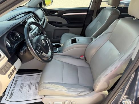 Used 2014 Toyota Highlander XLE AWD/4WD image 3