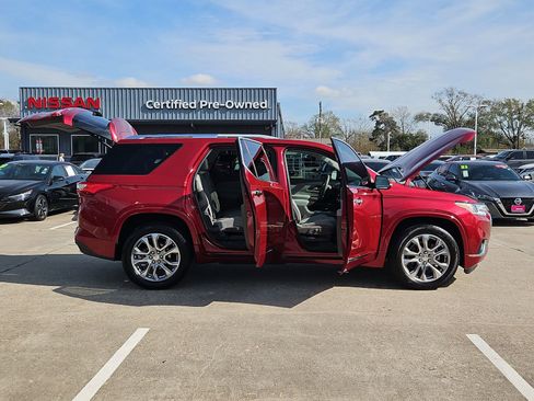Used 2018 Chevrolet Traverse Premier w/ Driver Confidence II Package image 12