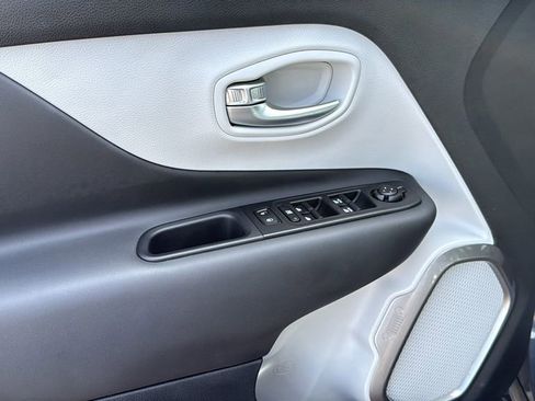 Used 2022 Jeep Renegade Latitude w/ Convenience Group image 18