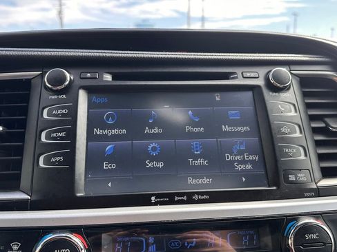 Used 2017 Toyota Highlander SE w/ Carpet Mat Package image 34