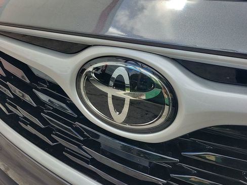 Used 2023 Toyota Highlander L image 8