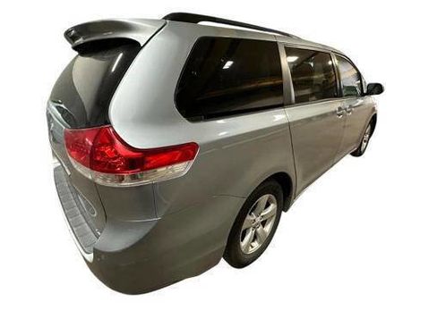 Used 2012 Toyota Sienna LE FWD image 5