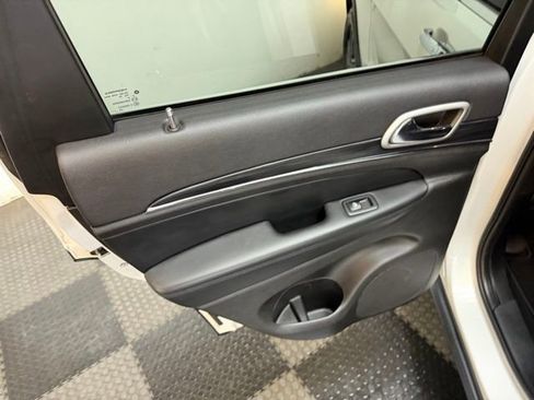 Used 2021 Jeep Grand Cherokee Limited image 31