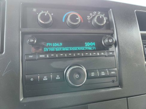 Used 2017 Chevrolet Express 2500 image 21