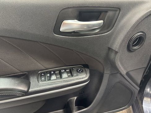 Used 2019 Dodge Charger SXT RWD image 12