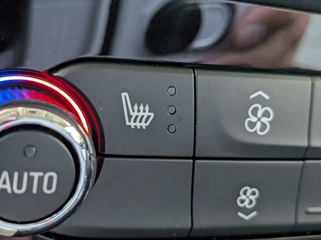 Used 2023 Buick Enclave Essence w/ Experience Buick Package FWD image 25
