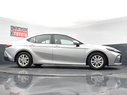 Used 2025 Toyota Camry LE image 28