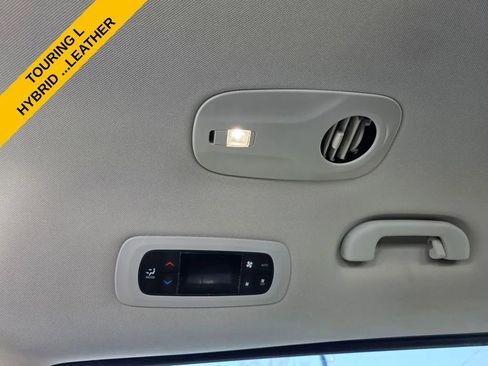 Used 2023 Chrysler Pacifica Touring-L FWD image 22