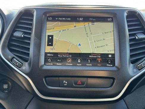 Used 2019 Jeep Cherokee Trailhawk image 19