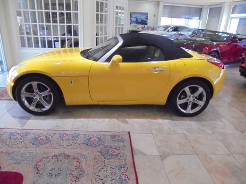 Used 2007 Pontiac Solstice Convertible RWD image 6