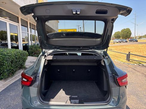 Used 2025 Chevrolet Trax LT FWD image 31