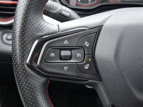 Used 2024 Chevrolet Trax RS w/ Sunroof Package image 22