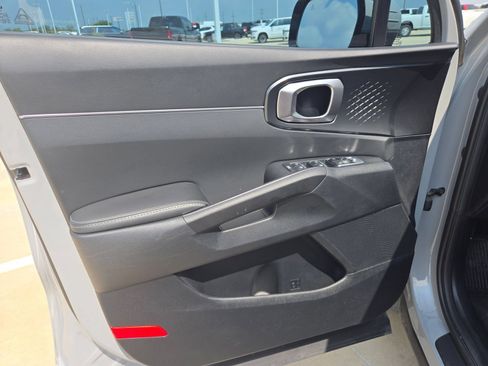 Used 2024 Kia Sorento EX w/ Panoramic Sunroof Package FWD image 12