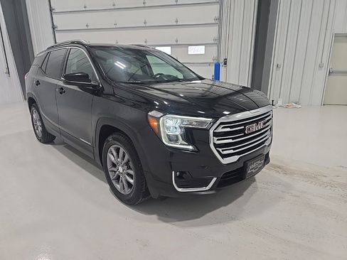 Used 2024 GMC Terrain SLT image 11